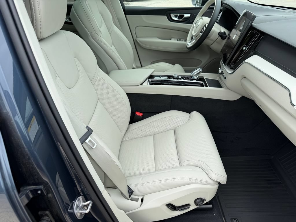 New 2026 Volvo XC60 T8 Ultra w/ Protection Package Premier AWD/4WD image 9