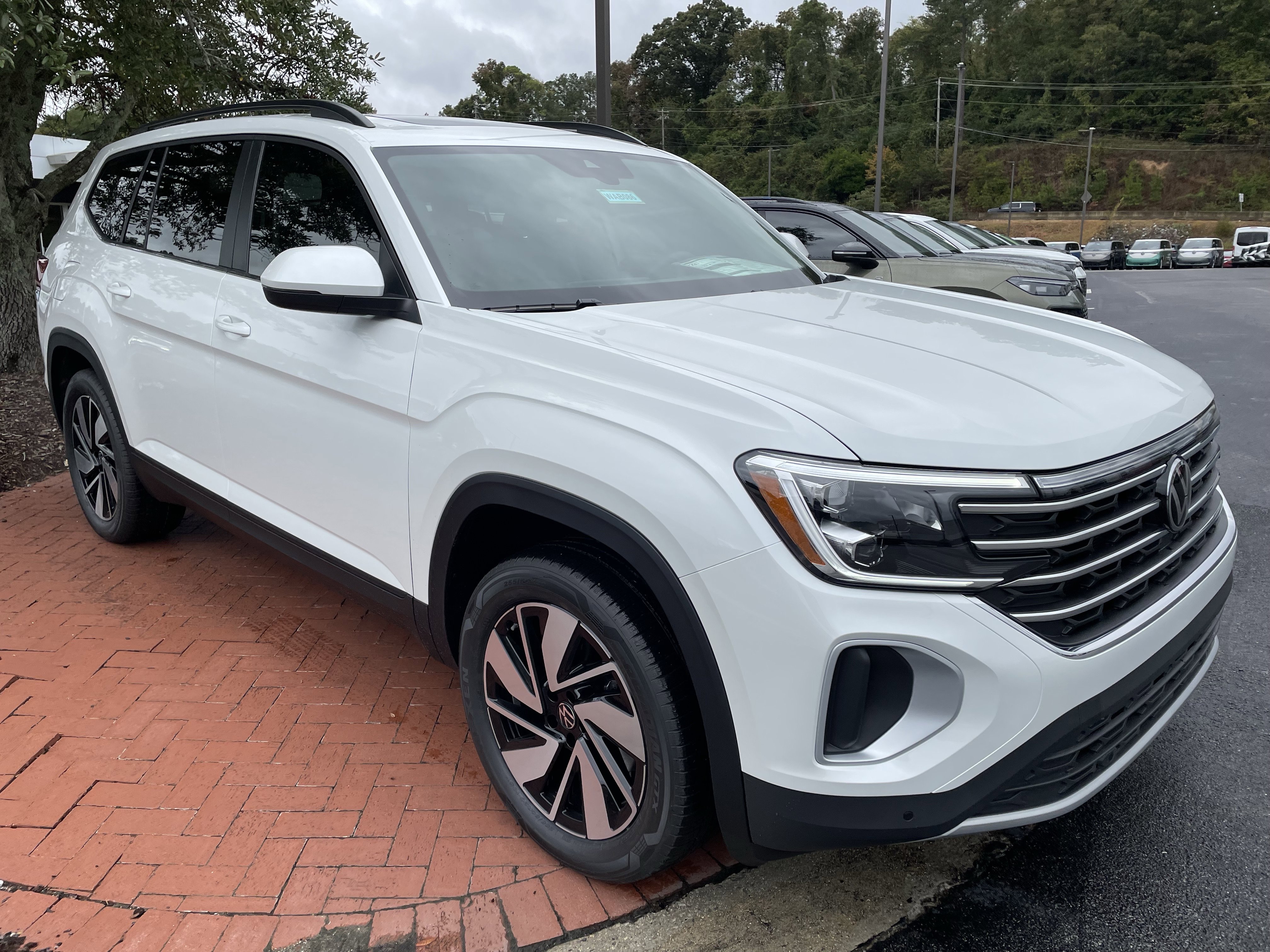 New 2026 Volkswagen Atlas SE image 3