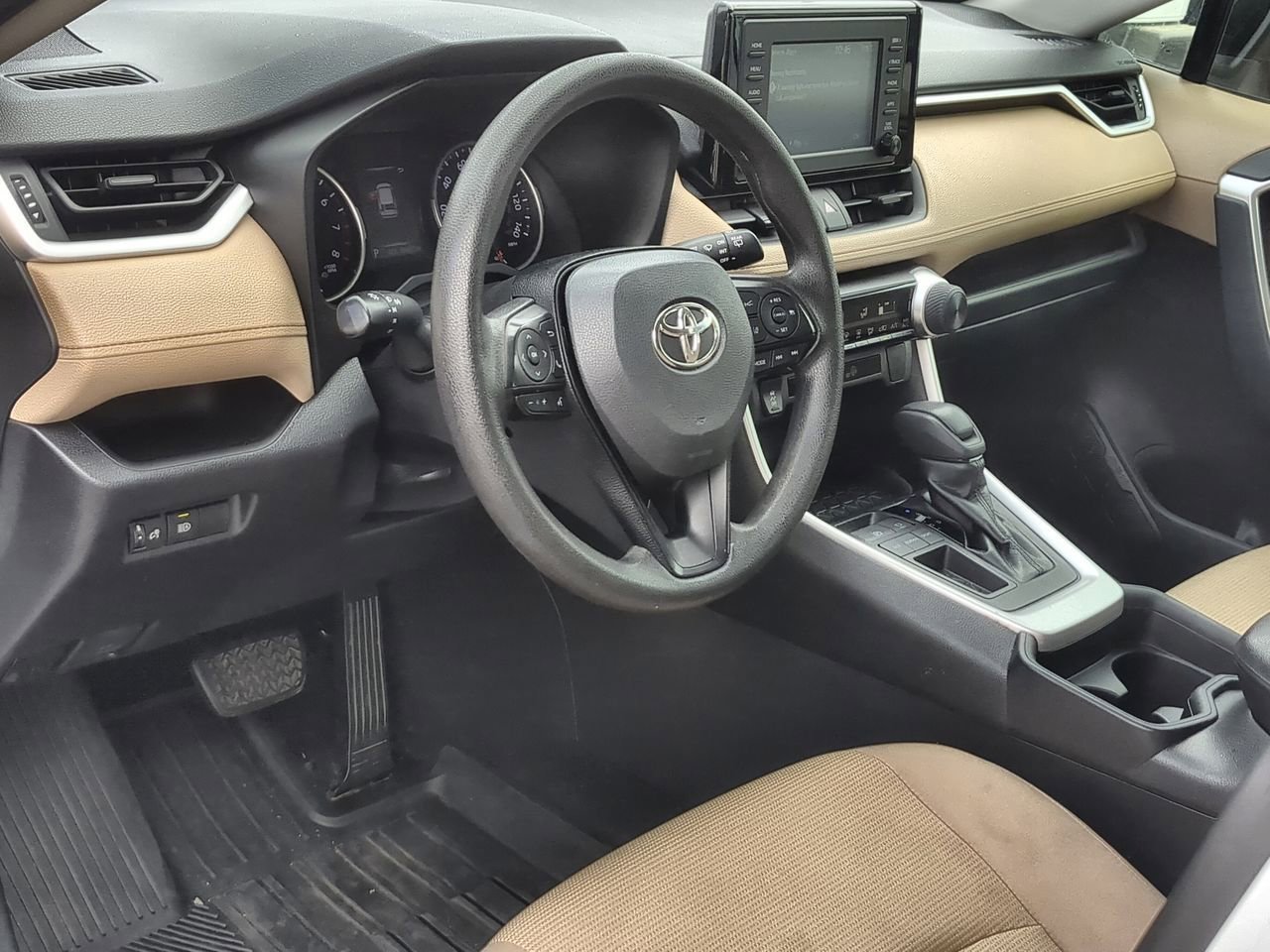 Used 2019 Toyota RAV4 LE image 10