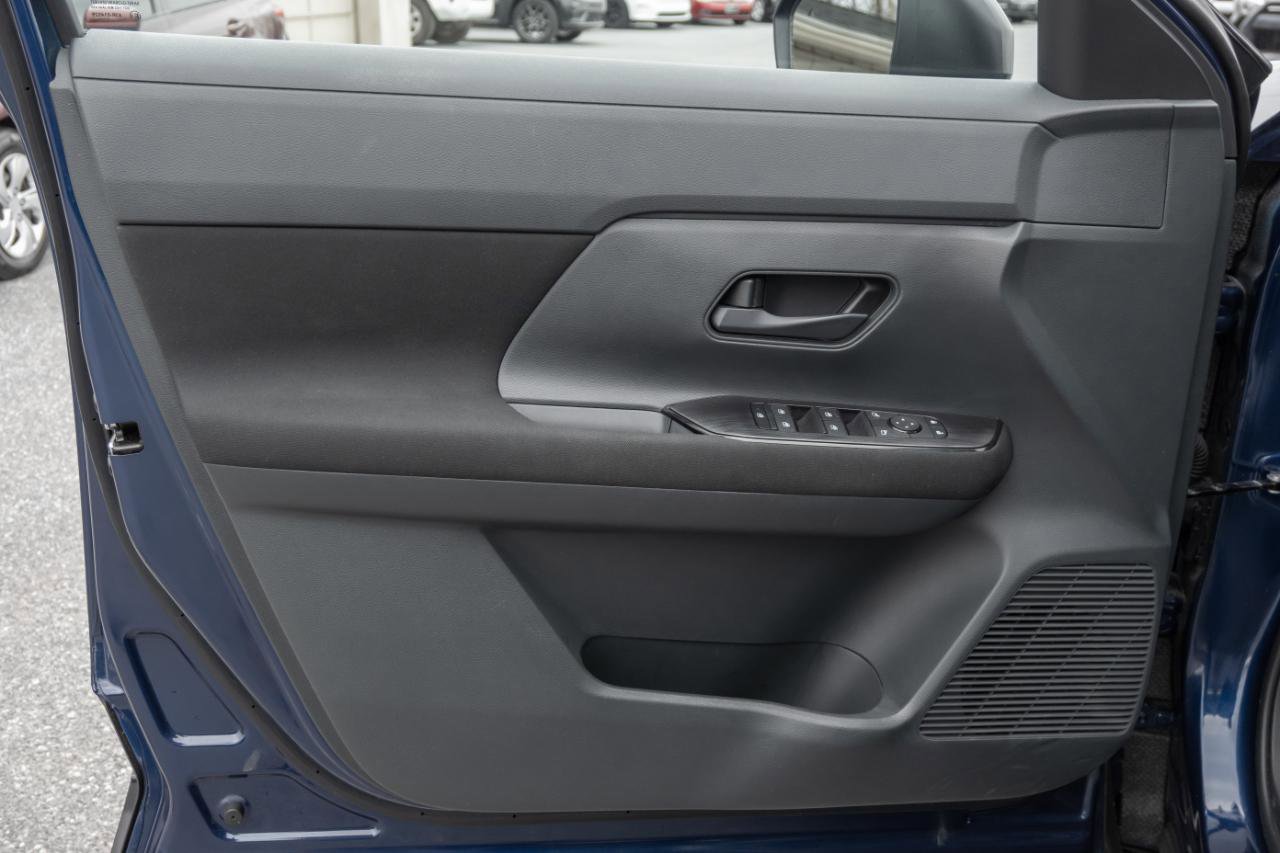 Used 2025 Nissan Kicks S w/ Charging Package FWD image 17