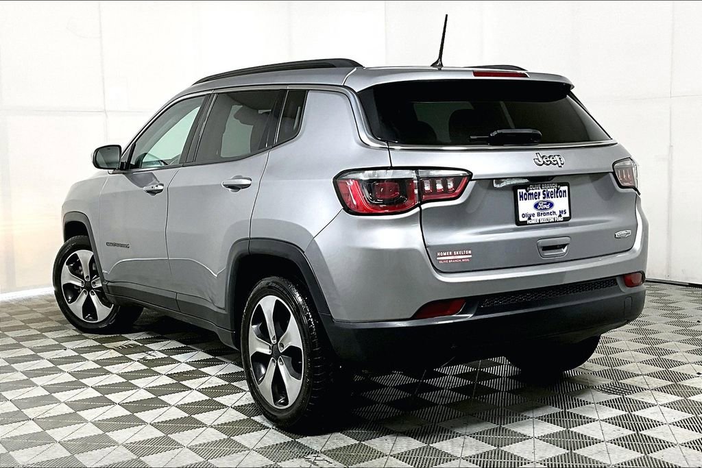 Used 2018 Jeep Compass Latitude w/ Cold Weather Group image 11