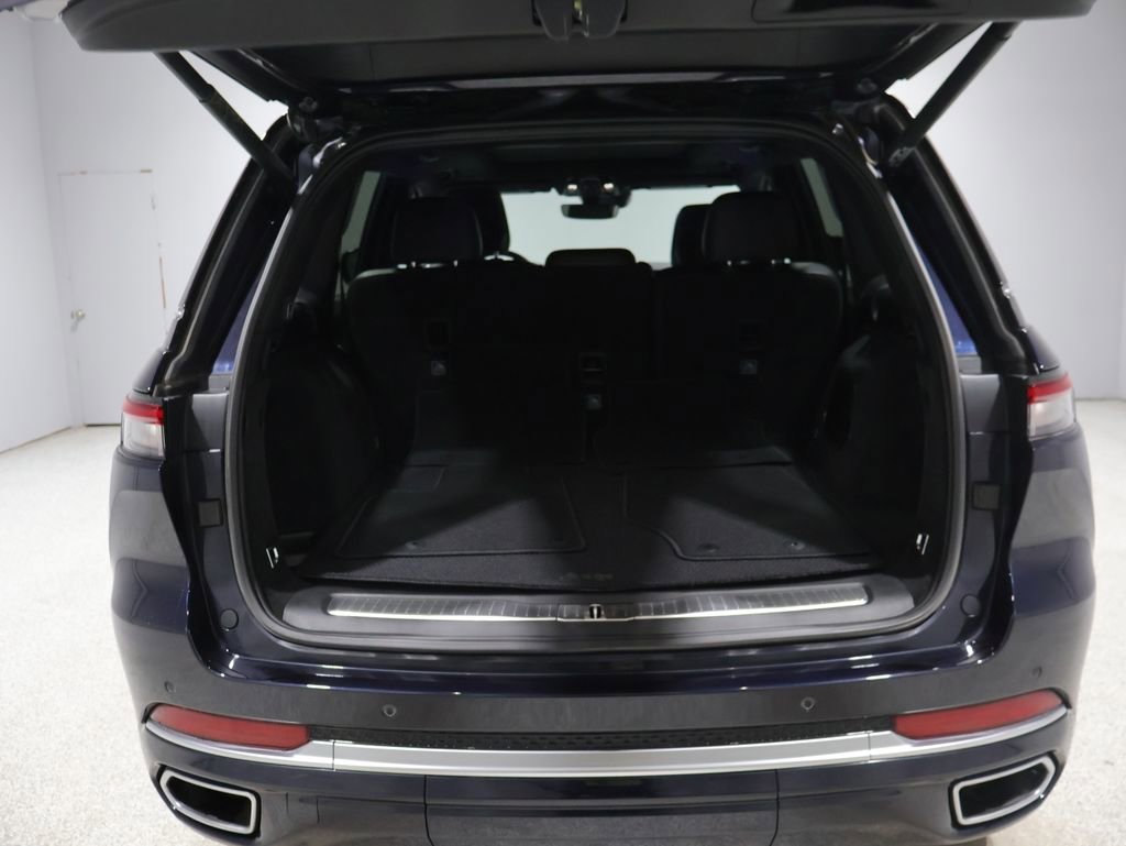 Used 2023 Jeep Grand Cherokee Summit image 4