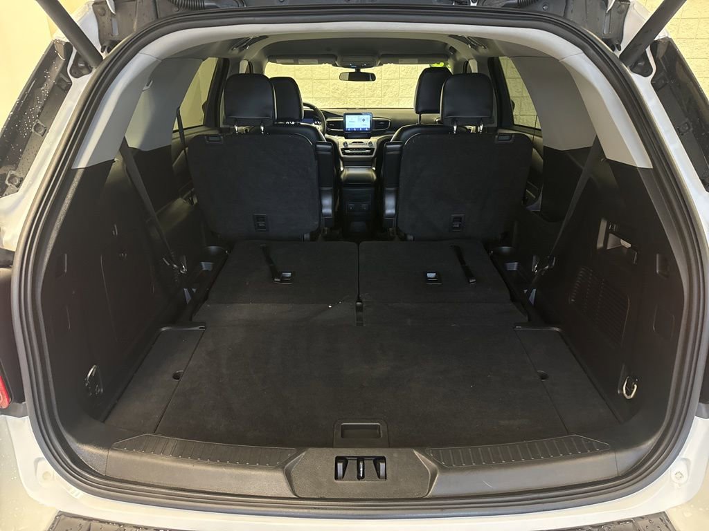 Used 2023 Ford Explorer XLT w/ Equipment Group 202A image 9