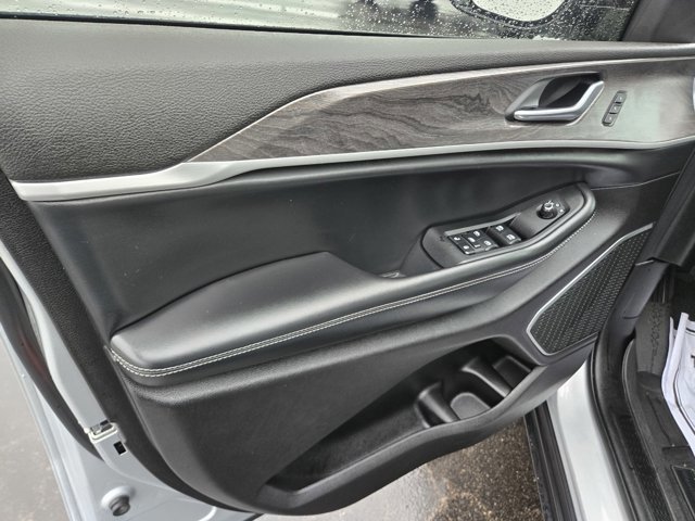 Used 2022 Jeep Grand Cherokee L Limited w/ Black Appearance Package image 37