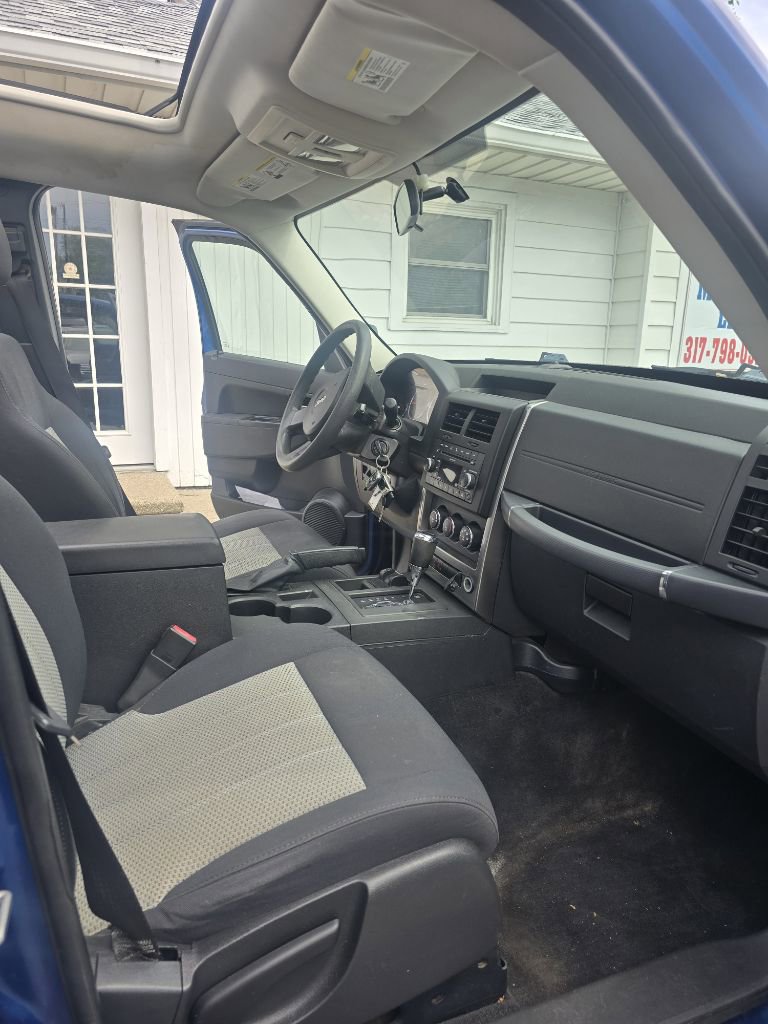 Used 2010 Jeep Liberty 4WD Sport image 29
