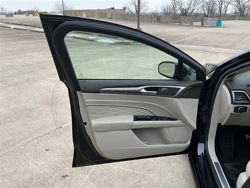 Used 2017 Ford Fusion Platinum image 23