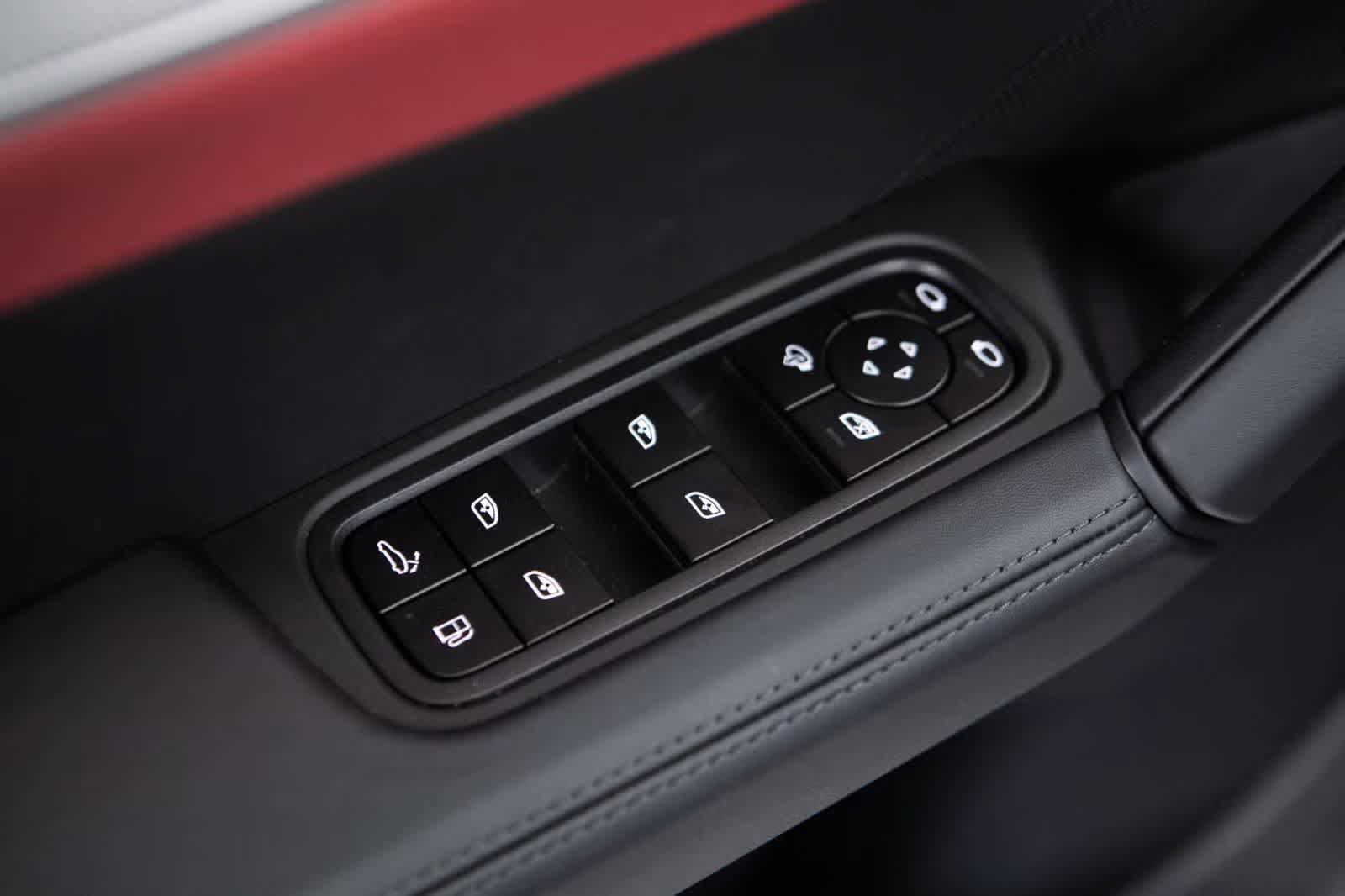 Certified 2025 Porsche Cayenne E-Hybrid AWD/4WD image 25