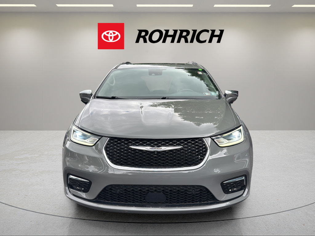 Used 2022 Chrysler Pacifica Limited FWD image 2