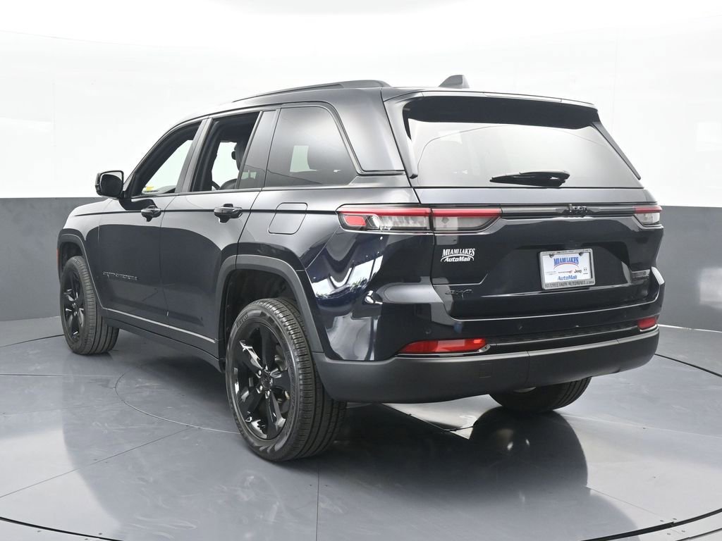 Used 2024 Jeep Grand Cherokee Limited w/ Black Appearance Package image 4