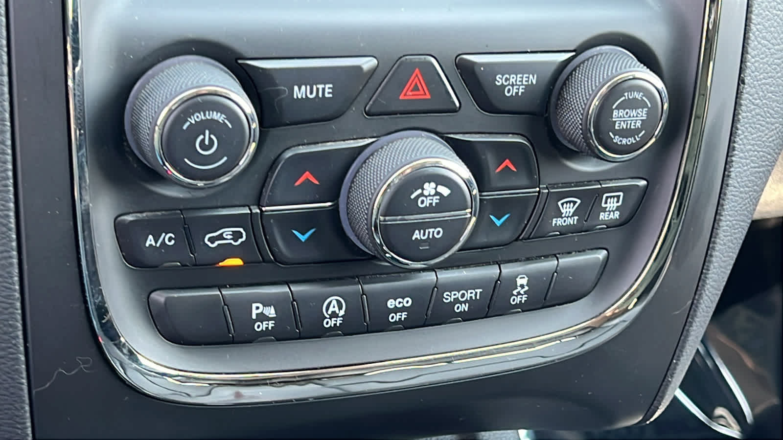 Used 2018 Dodge Durango GT w/ Premium Group AWD/4WD image 14