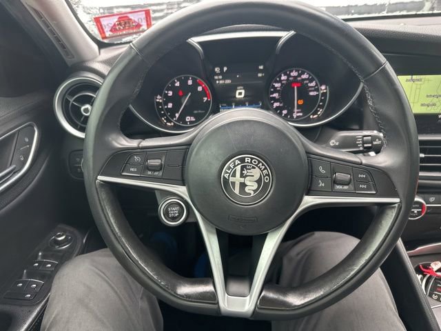 Used 2018 Alfa Romeo Giulia AWD image 22