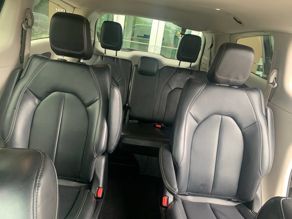 Used 2023 Chrysler Pacifica Touring-L FWD image 29