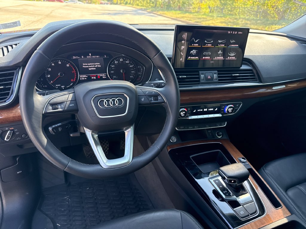 Used 2023 Audi Q5 2.0T Premium w/ Convenience Package AWD/4WD image 21