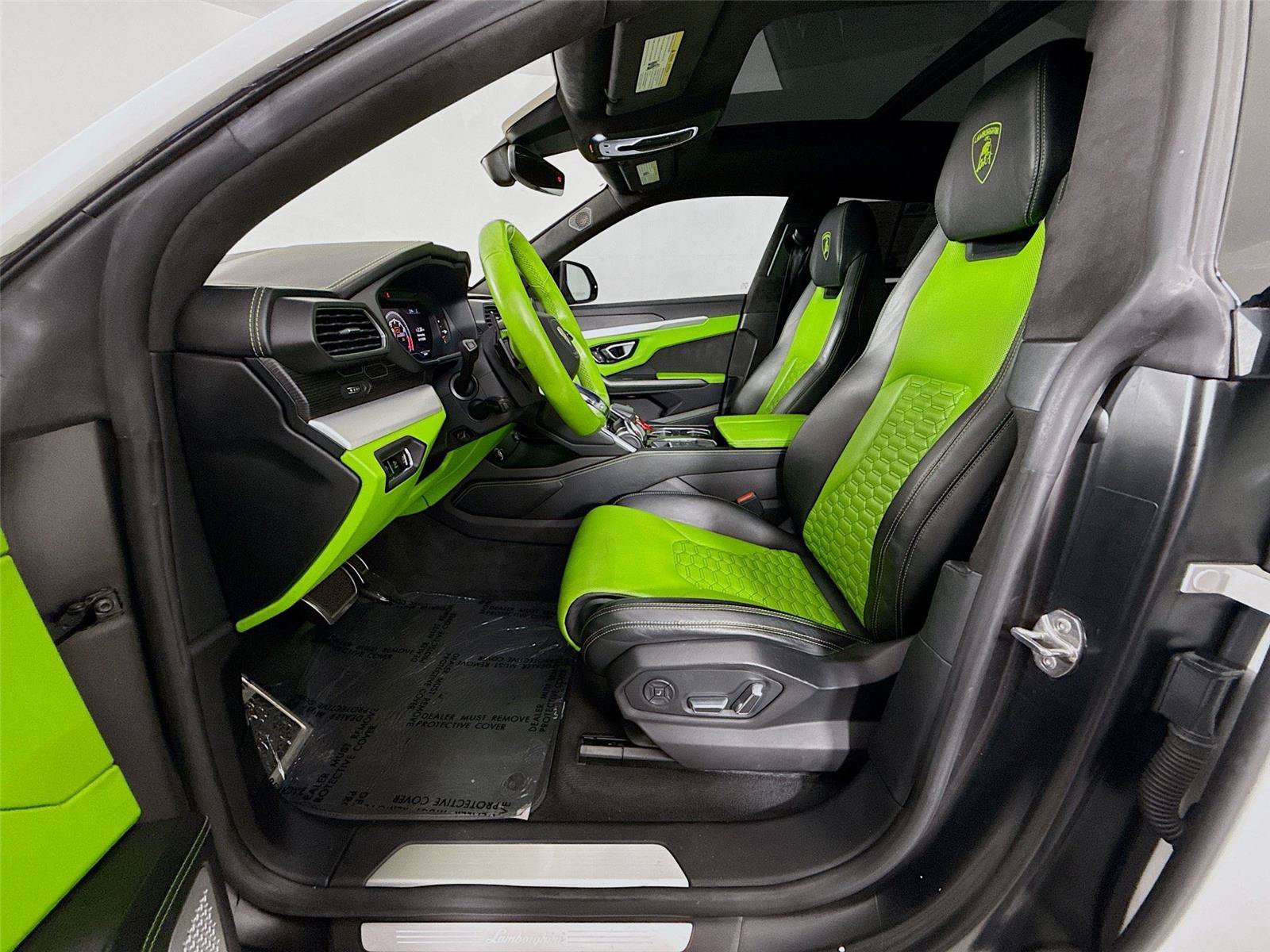 Used 2019 Lamborghini Urus AWD/4WD image 2