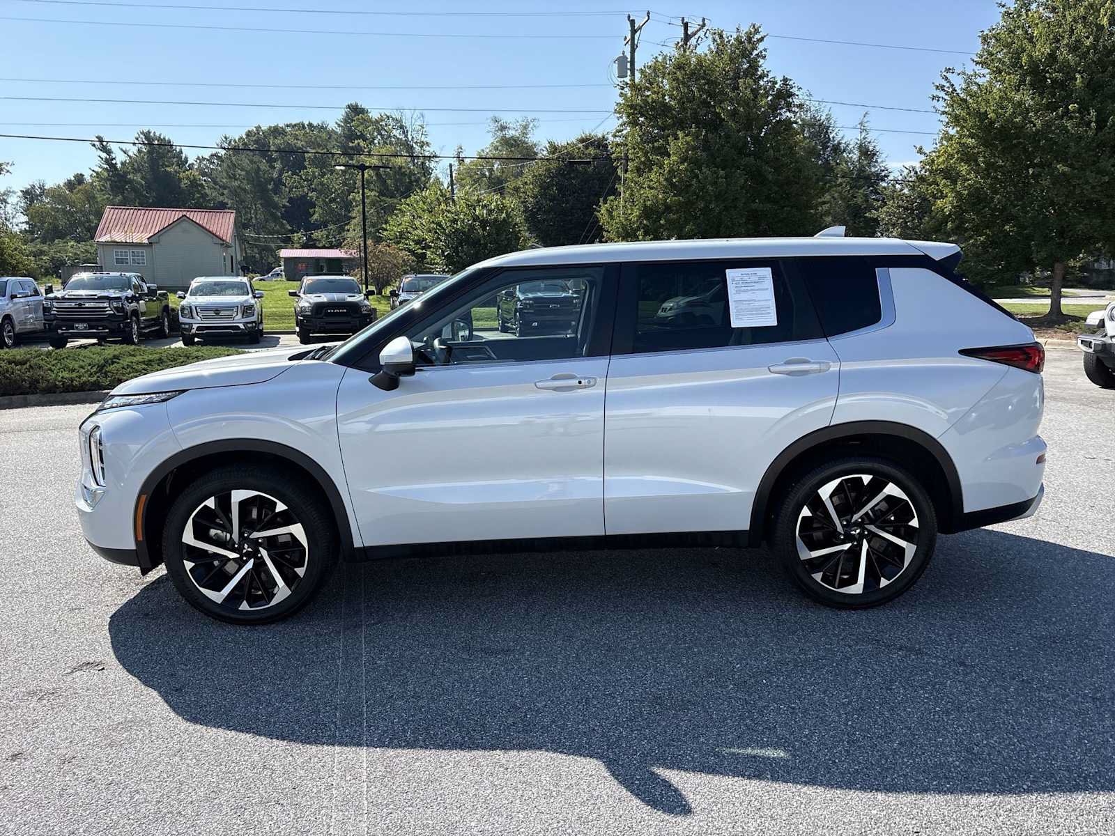 Used 2023 Mitsubishi Outlander SE AWD/4WD image 9