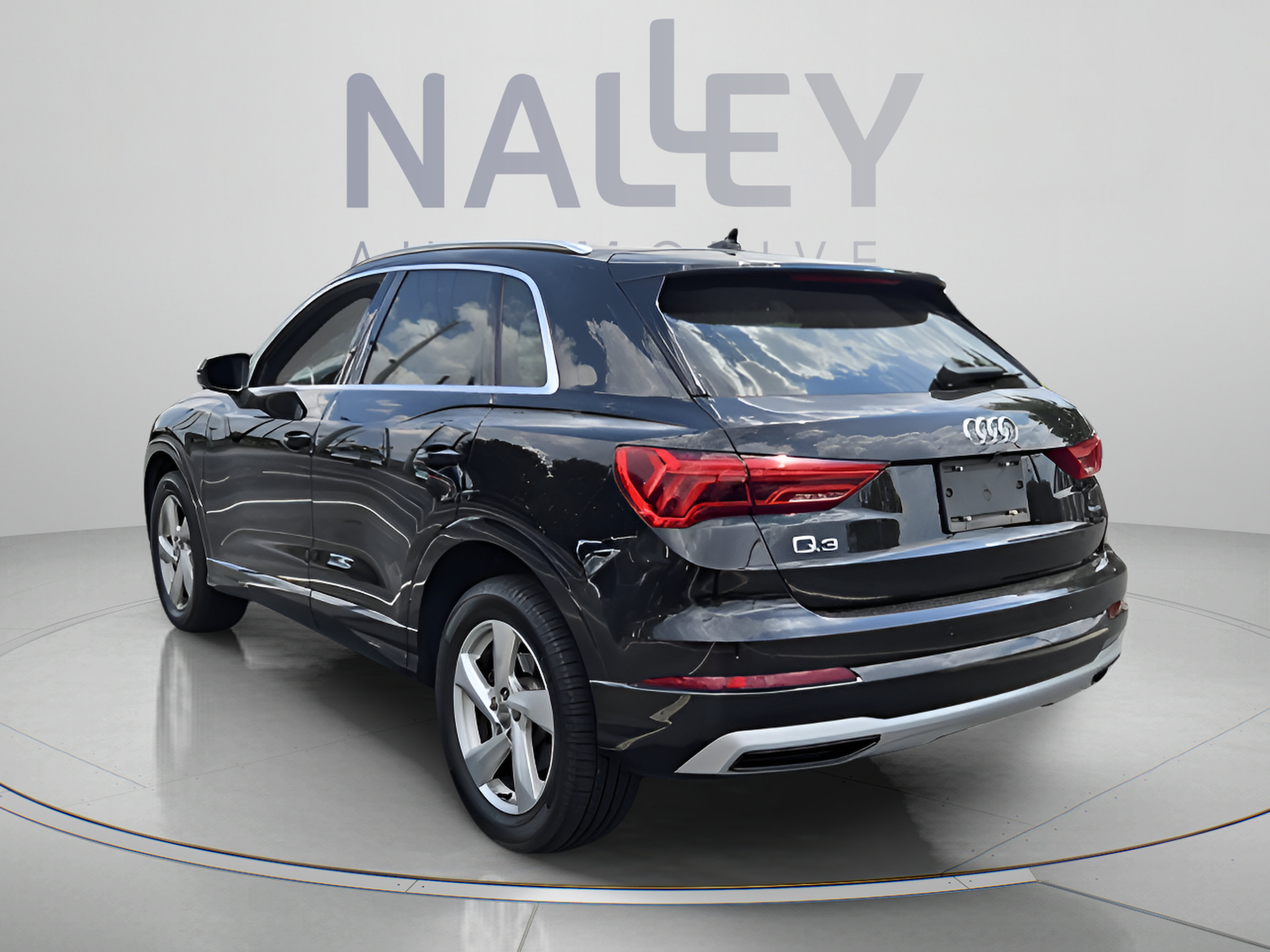 Used 2020 Audi Q3 2.0T Premium Plus w/ Premium Plus Package AWD/4WD image 3