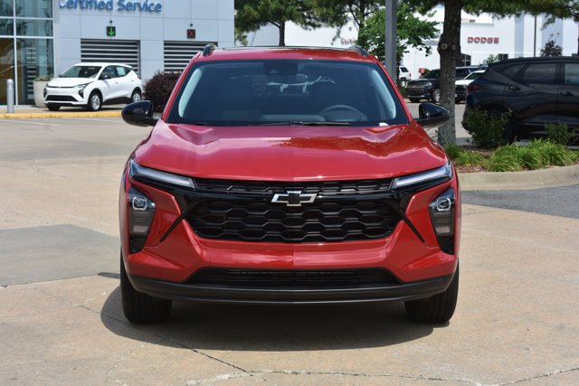 New 2026 Chevrolet Trax LT w/ Sunroof Package FWD image 2