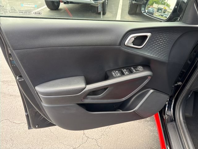 Used 2022 Kia Soul GT-Line FWD image 11