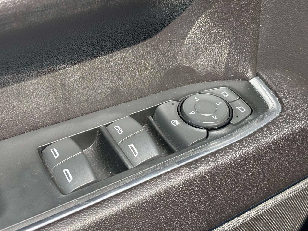 Used 2023 Chevrolet Silverado 1500 LT AWD/4WD image 8