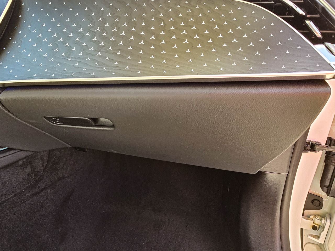 New 2026 Mercedes-Benz E 350 4MATIC Sedan image 39