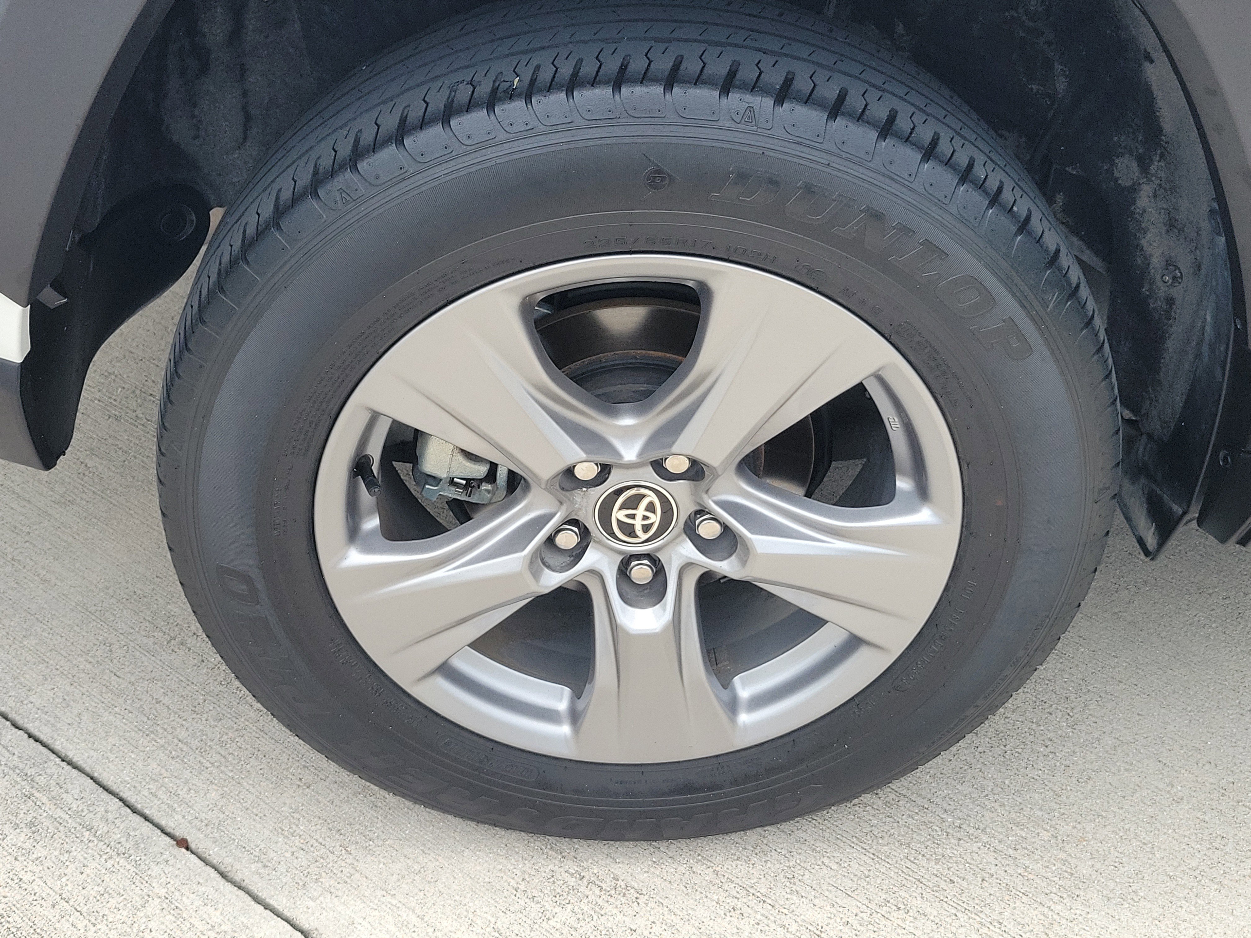 Used 2024 Toyota RAV4 XLE FWD image 9