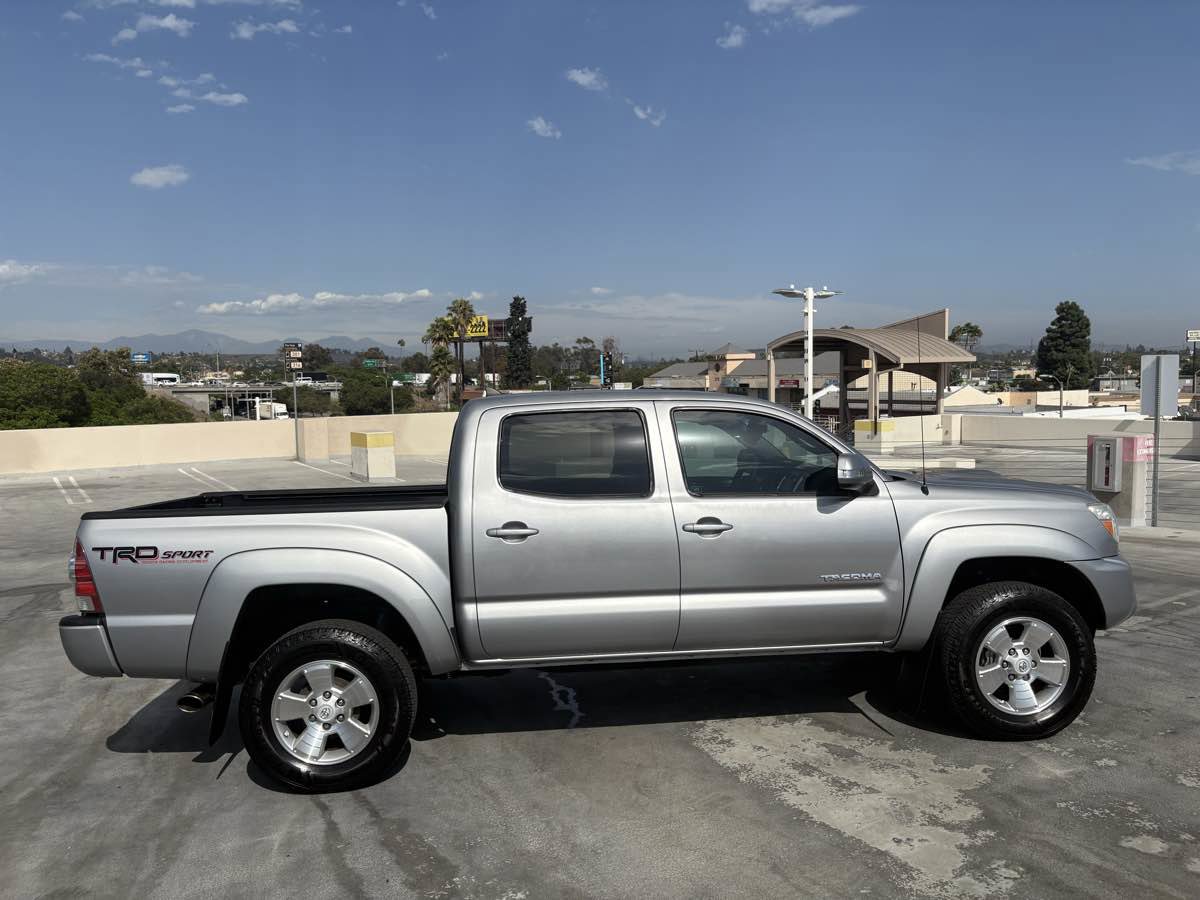 Used 2015 Toyota Tacoma PreRunner image 41