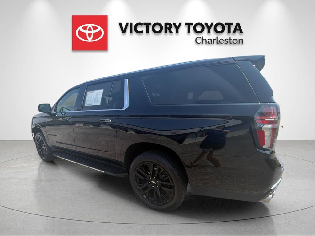 Used 2024 Chevrolet Suburban Premier w/ Premium Package AWD/4WD image 3