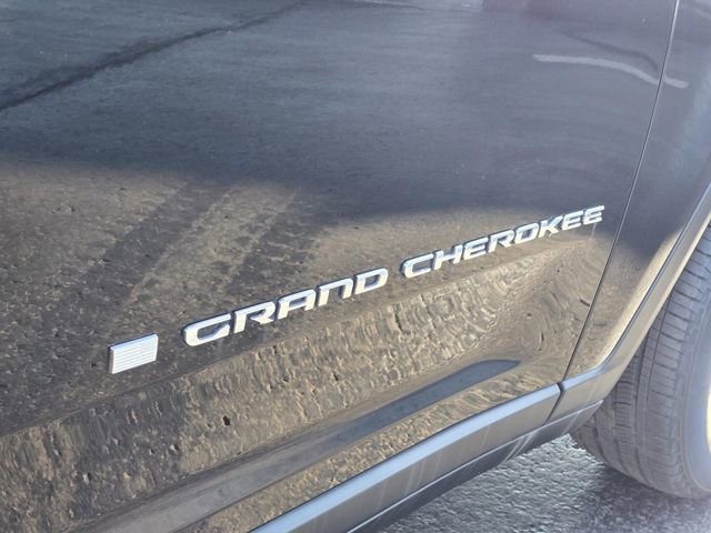 Used 2023 Jeep Grand Cherokee Laredo X image 32