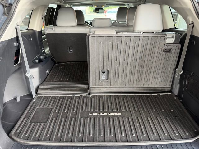 Used 2023 Toyota Highlander XLE FWD image 25
