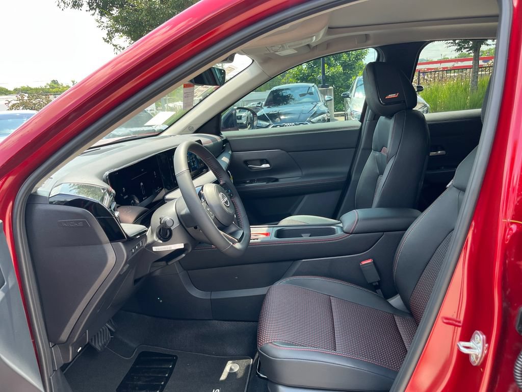 New 2026 Nissan Kicks SR w/ SR Premium Package FWD image 11