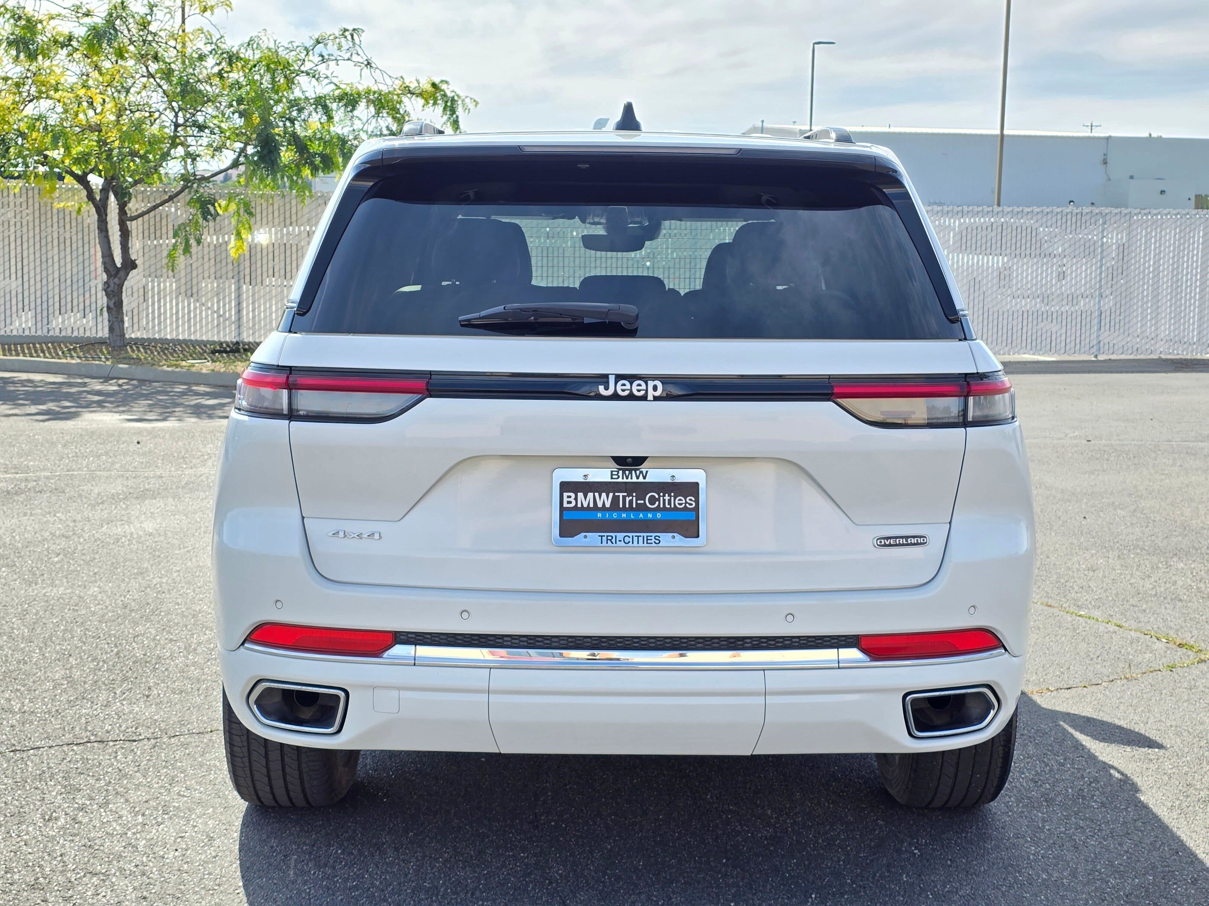 Used 2024 Jeep Grand Cherokee Overland AWD/4WD image 5