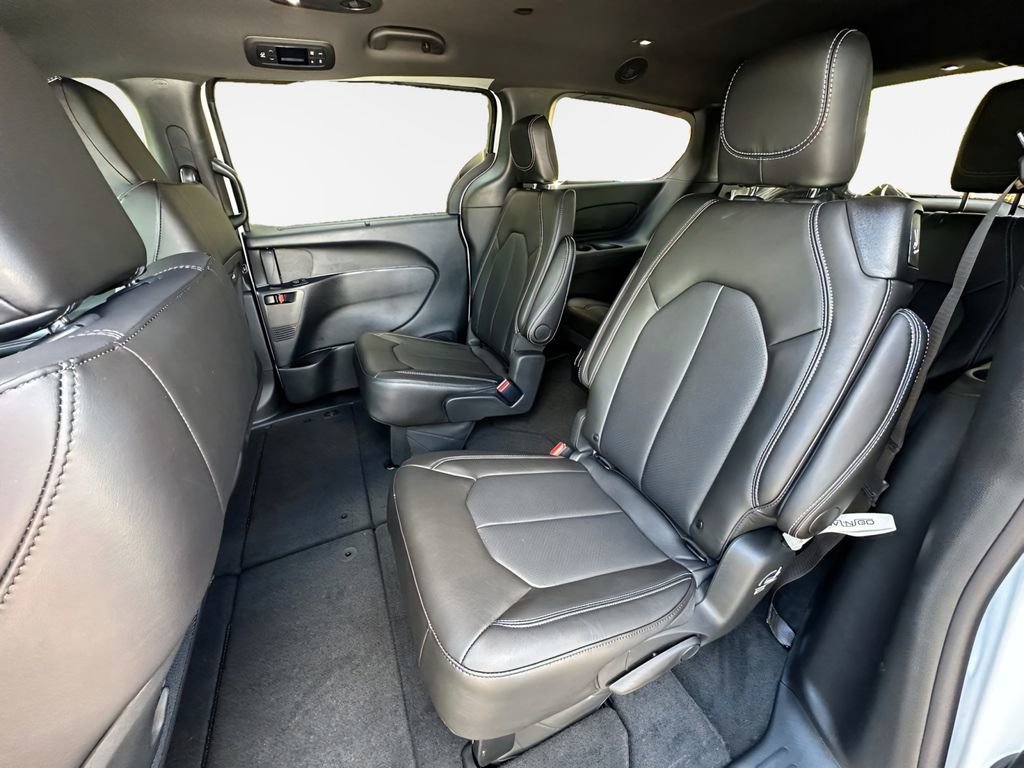 New 2026 Chrysler Pacifica Select FWD image 22