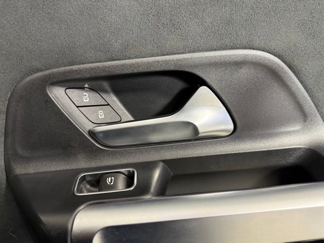 Used 2021 Mercedes-Benz GLB 250 image 30