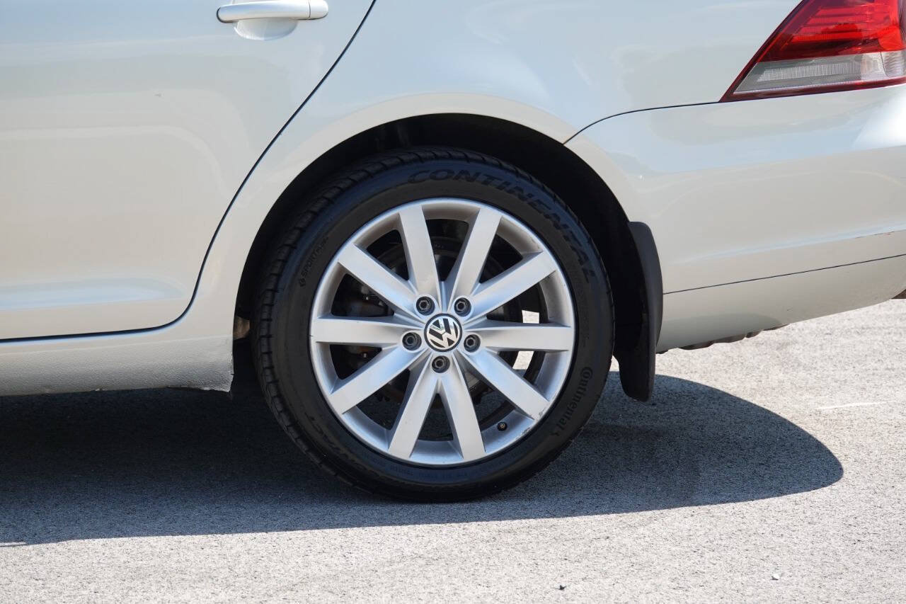 Used 2012 Volkswagen Jetta TDI FWD image 16