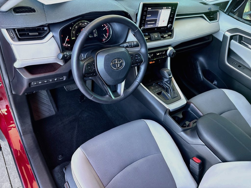 Certified 2021 Toyota RAV4 Limited FWD image 9