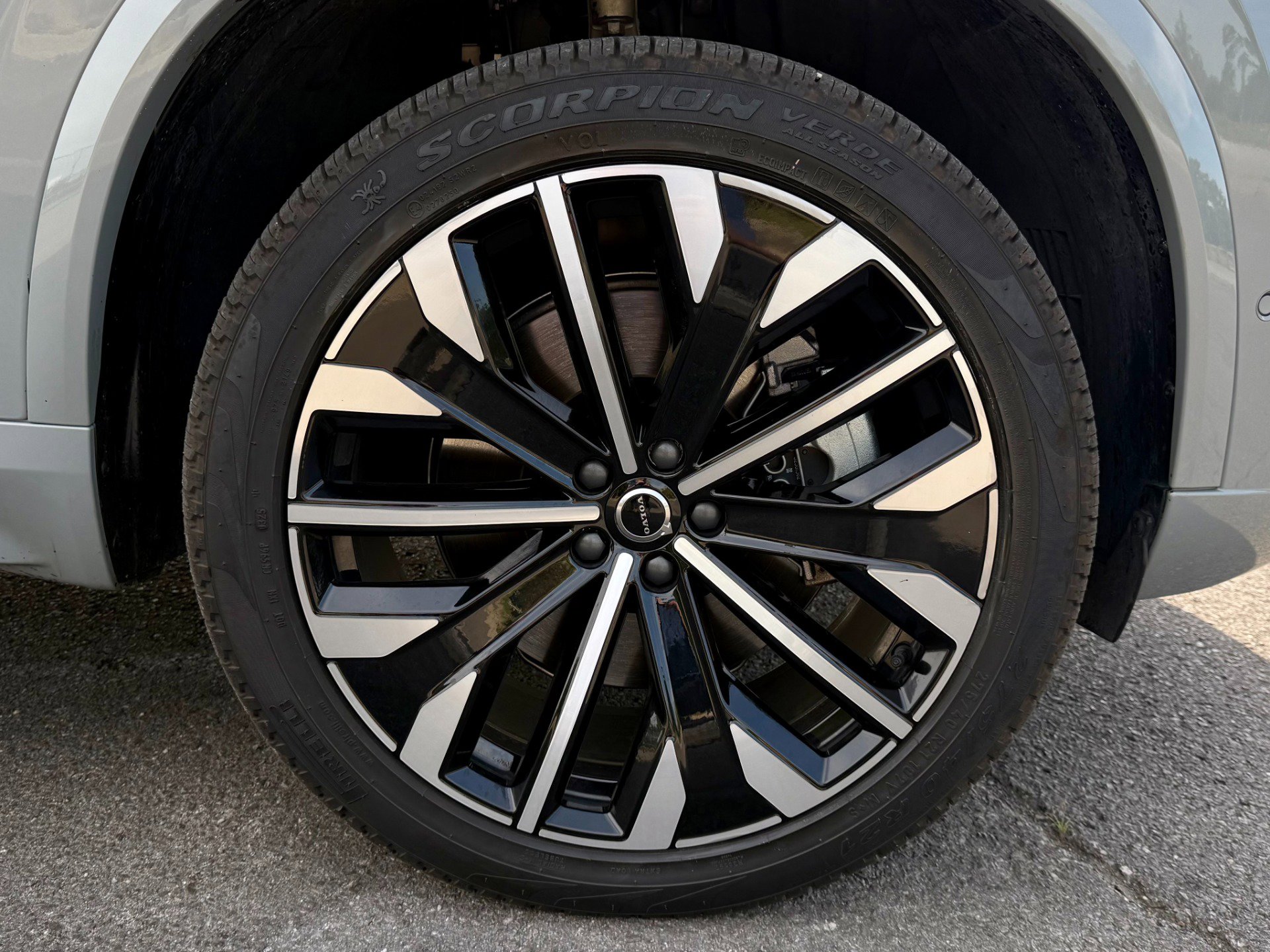 Used 2025 Volvo XC90 T8 Plus w/ Protection Package Premier AWD/4WD image 9