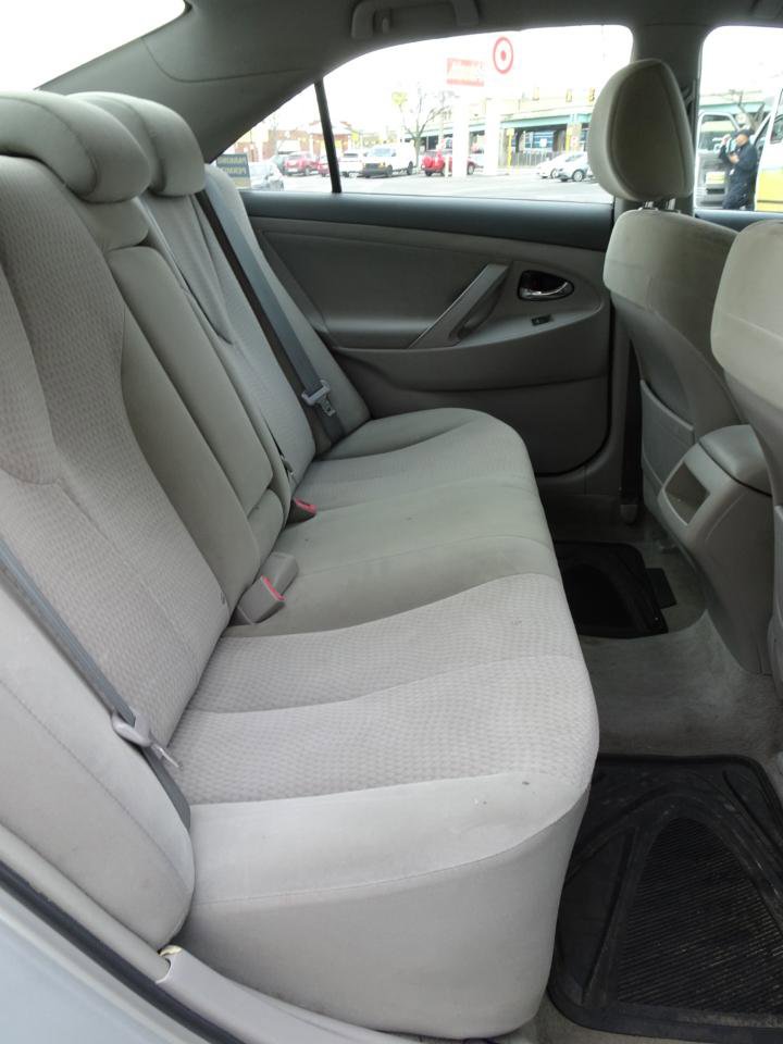 Used 2011 Toyota Camry LE FWD image 11