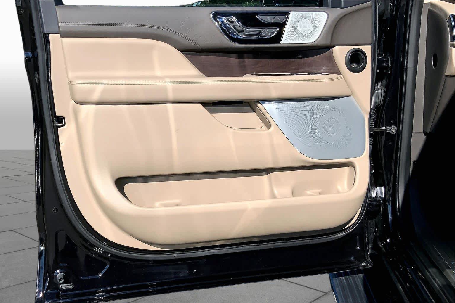 Used 2024 Lincoln Navigator Reserve AWD/4WD image 22