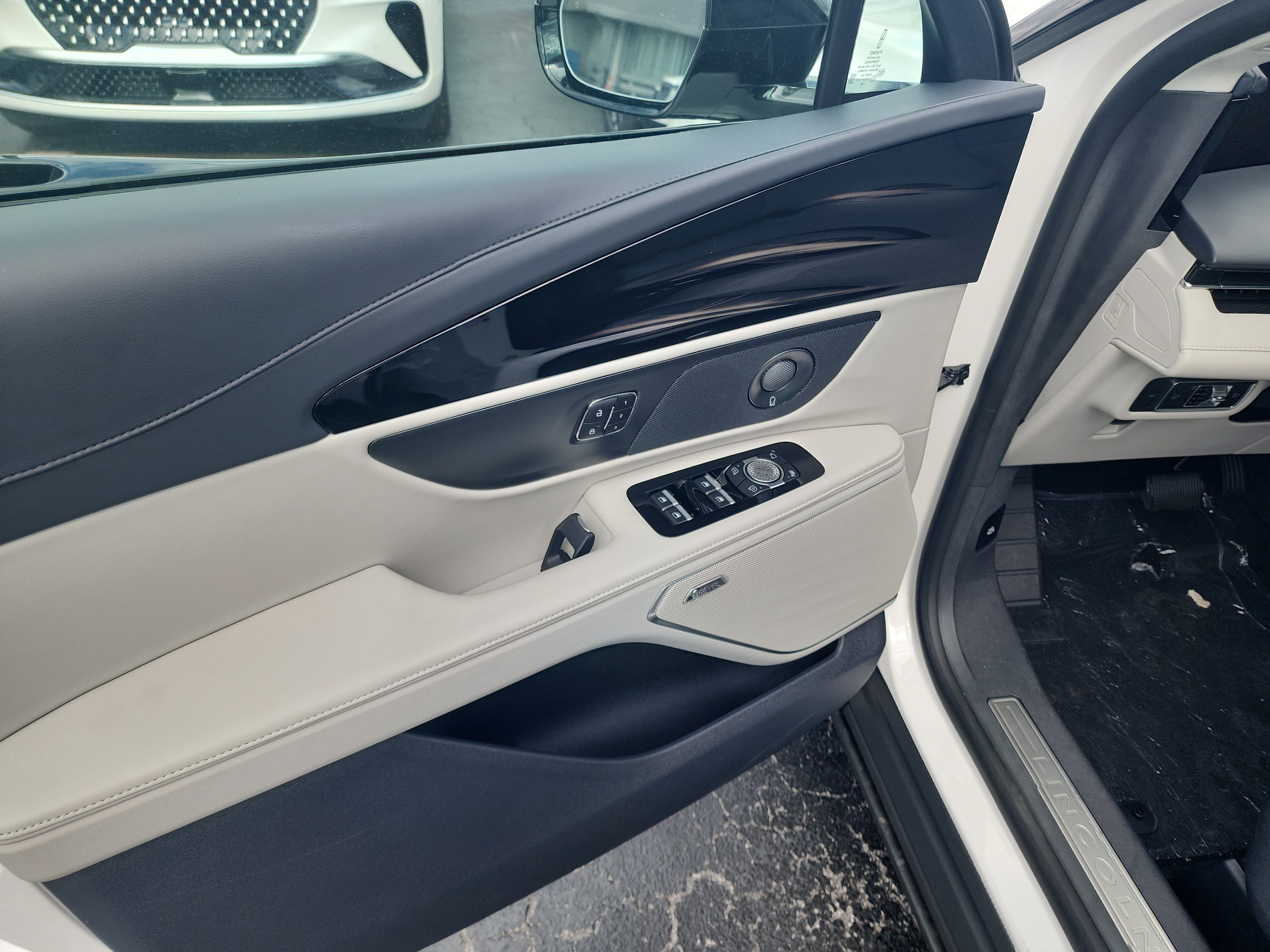 New 2026 Lincoln Nautilus Reserve w/ Jet Appearance Package image 12
