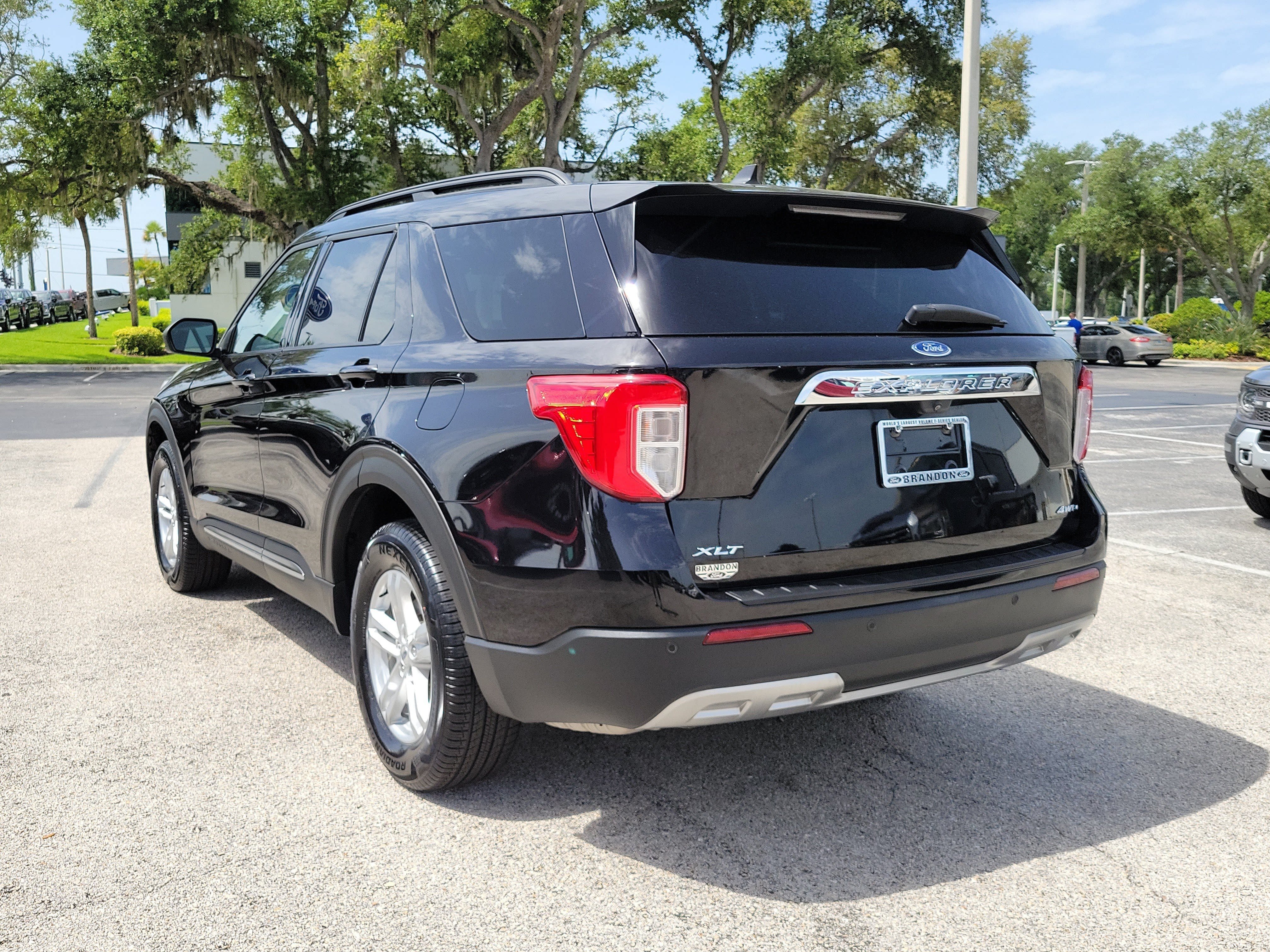Certified 2023 Ford Explorer XLT w/ Equipment Group 202A AWD/4WD image 7