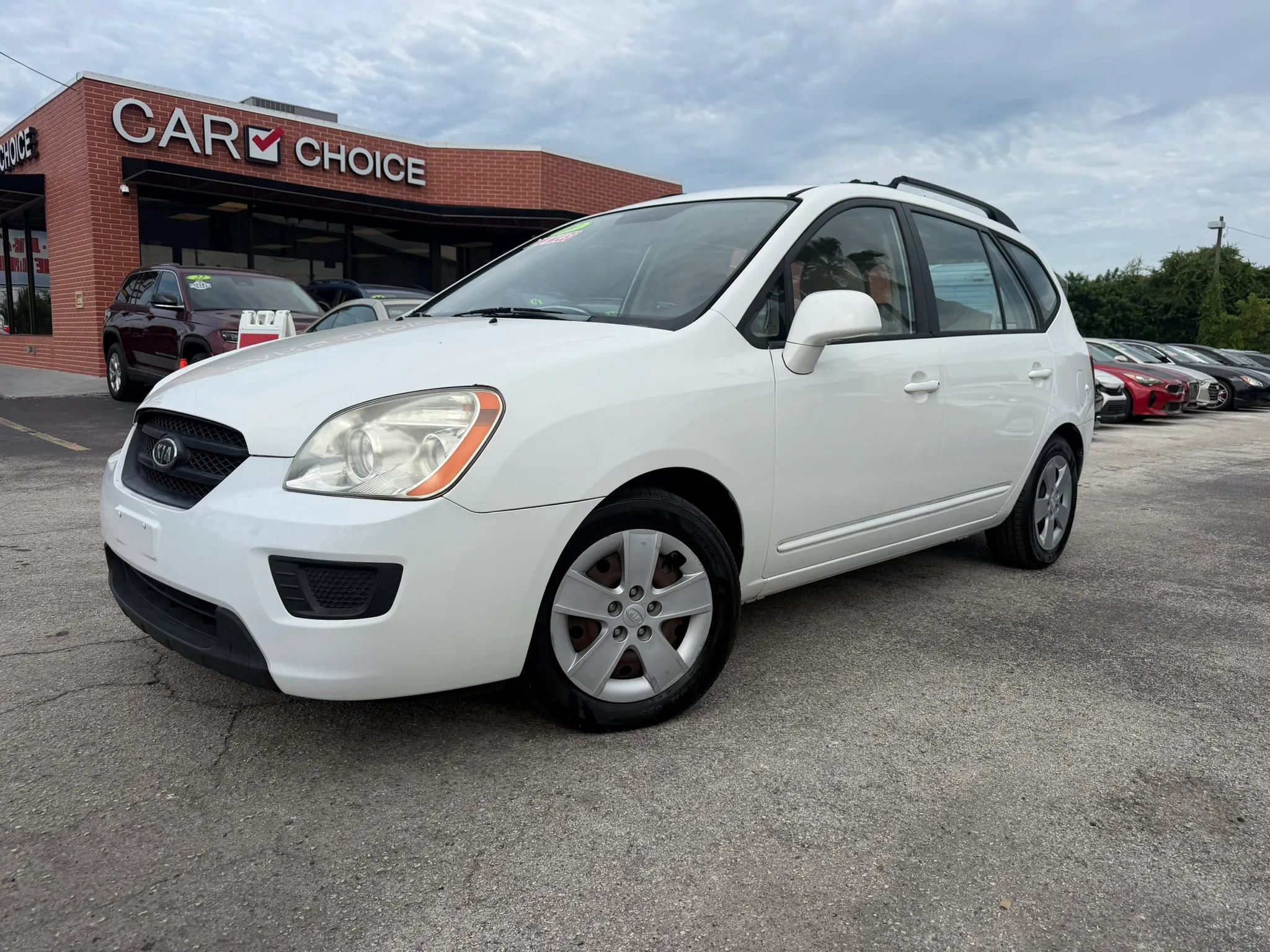 Used 2009 Kia Rondo LX FWD image 1