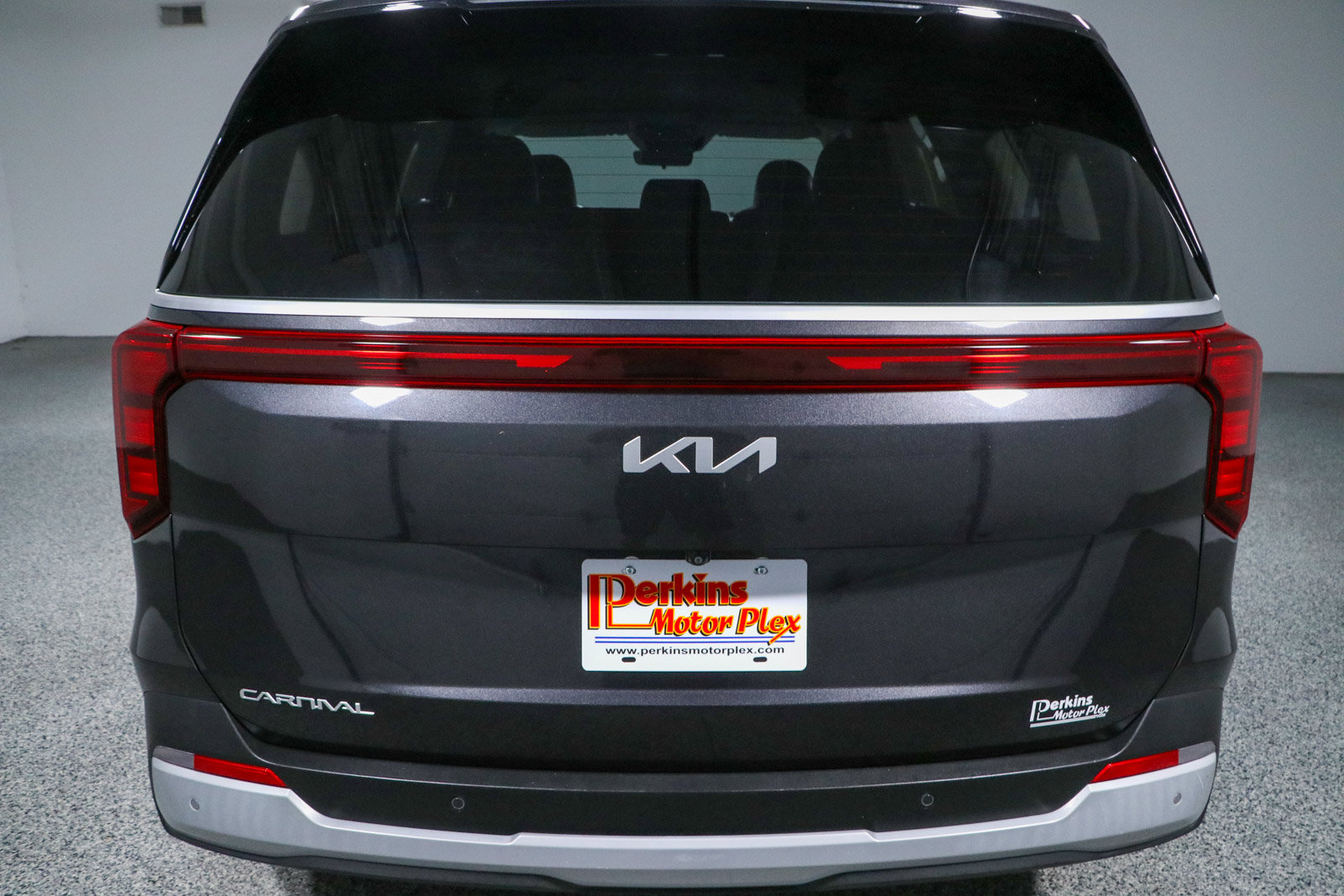 Used 2025 Kia Carnival FWD image 8