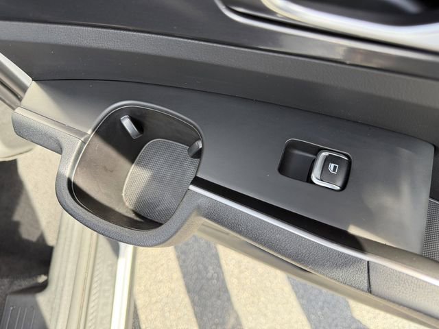 Certified 2025 Kia Sorento S image 28