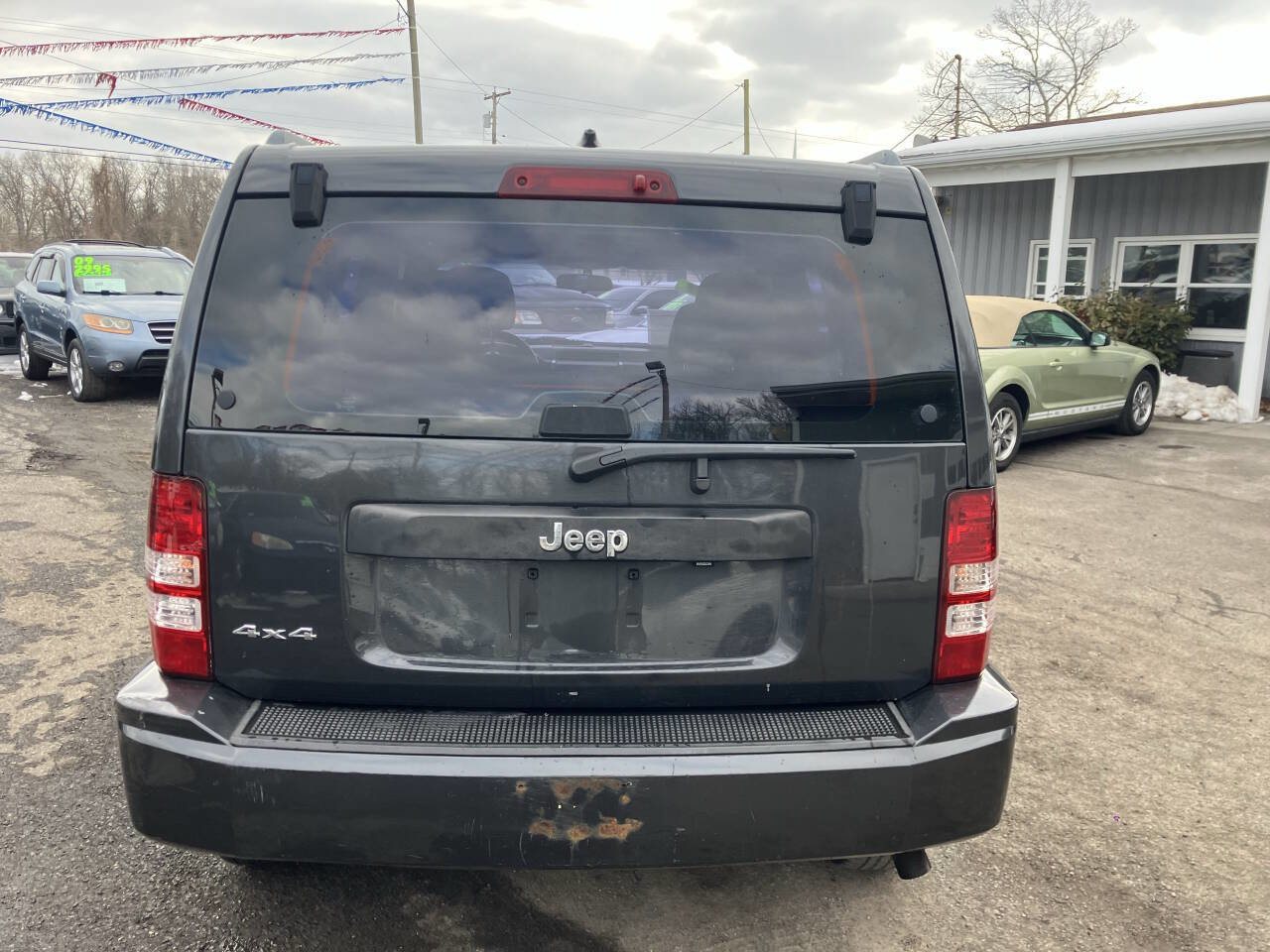 Used 2011 Jeep Liberty Sport image 6