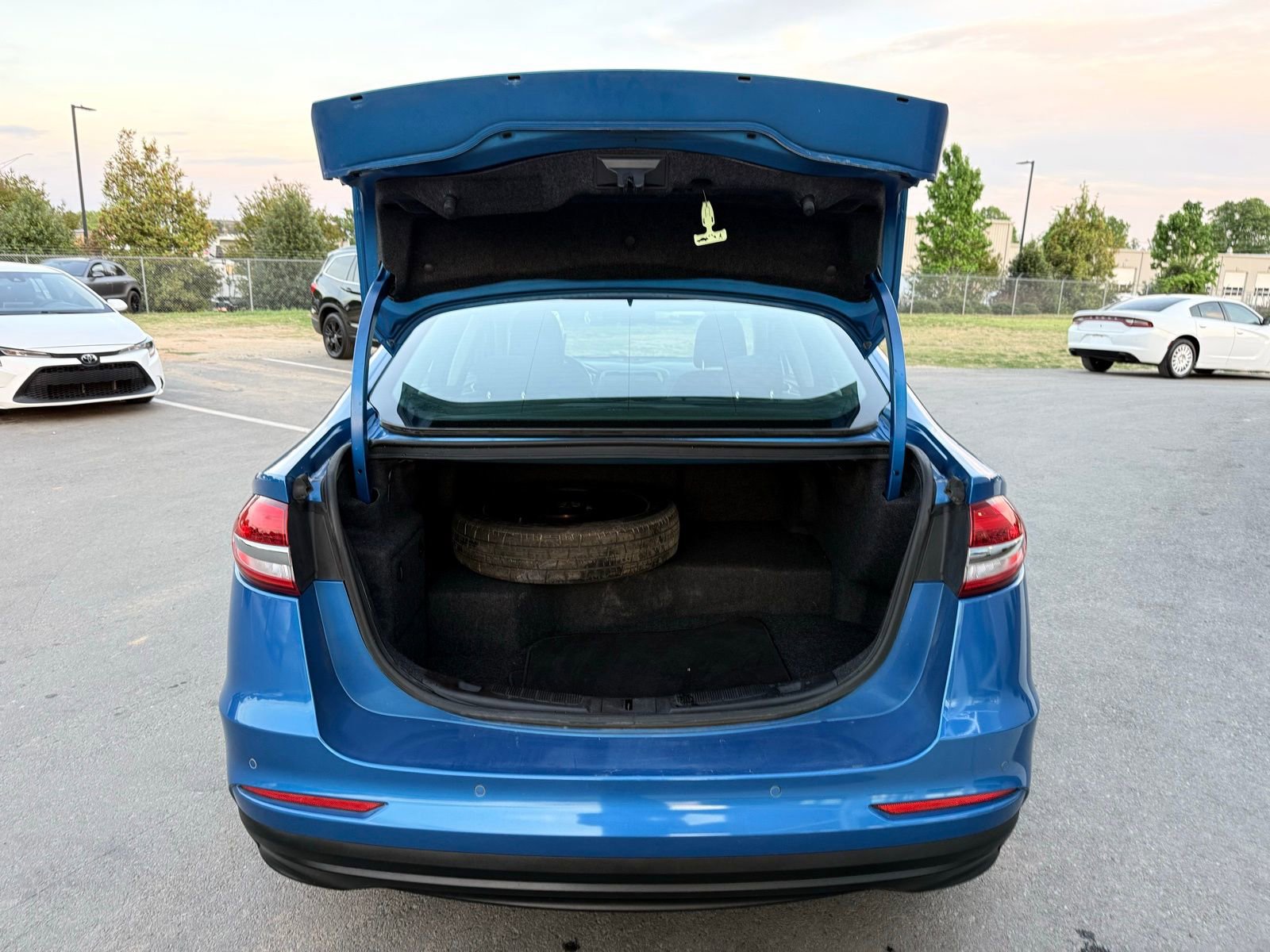 Used 2020 Ford Fusion SE FWD image 46