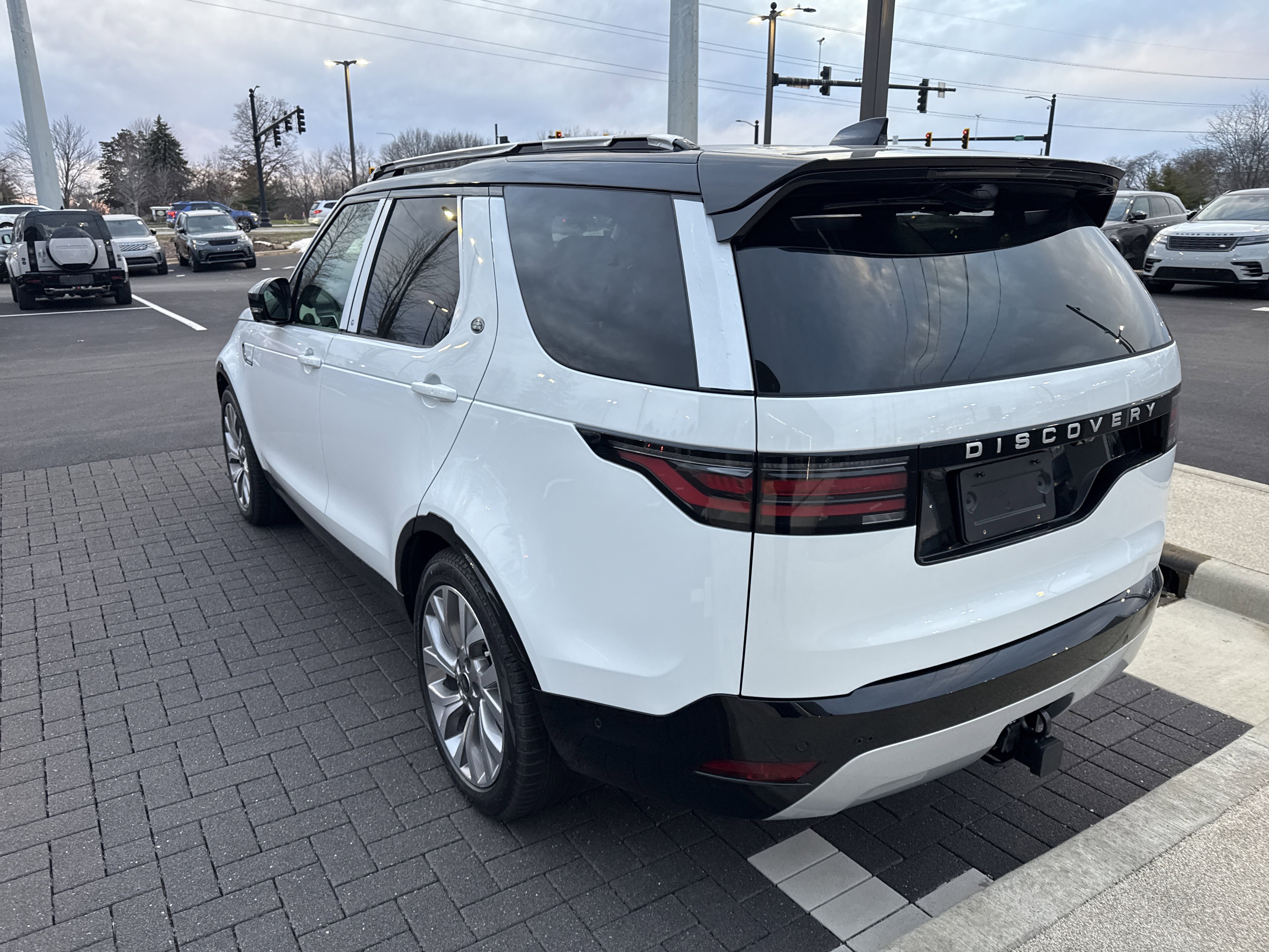 New 2026 Land Rover Discovery Limited Edition image 4