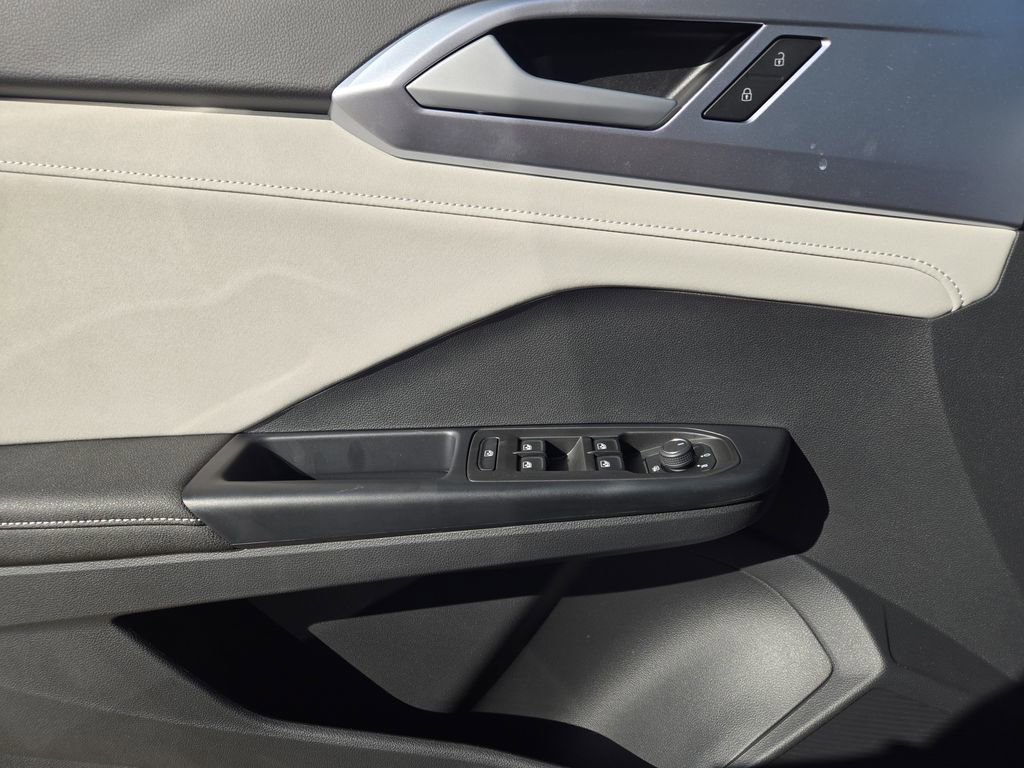 New 2026 Volkswagen Taos SE image 18