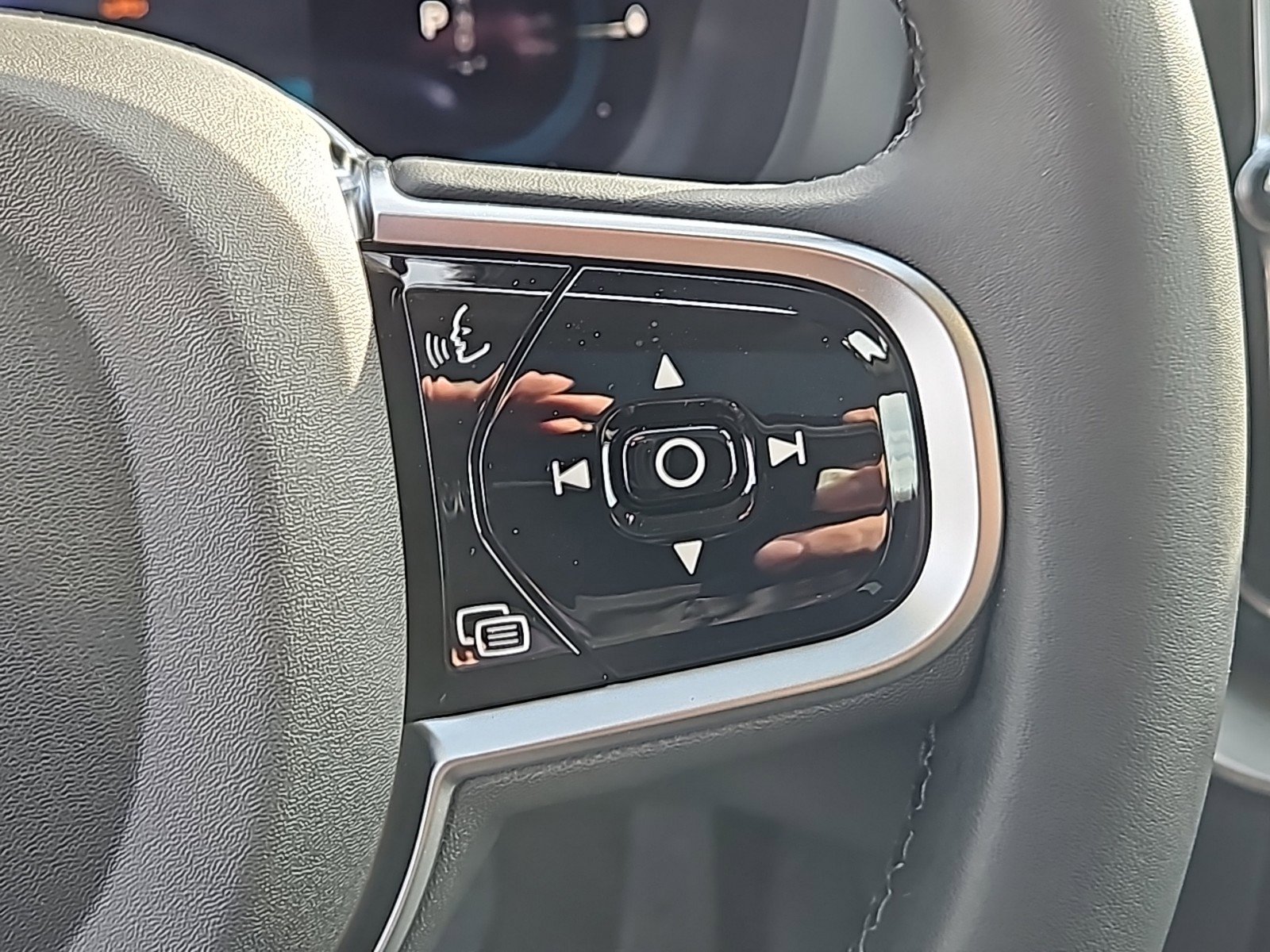 New 2025 Volvo XC60 T8 Plus w/ Climate Package image 16