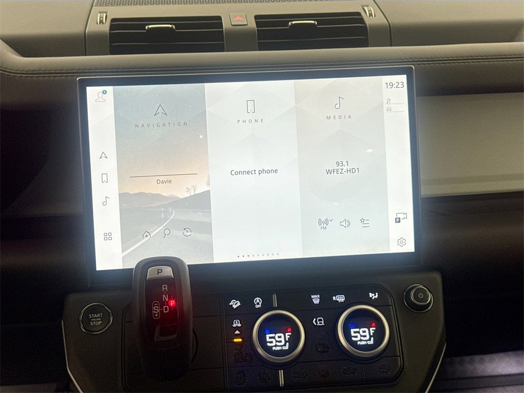 New 2026 Land Rover Defender 130 X-Dynamic SE image 15