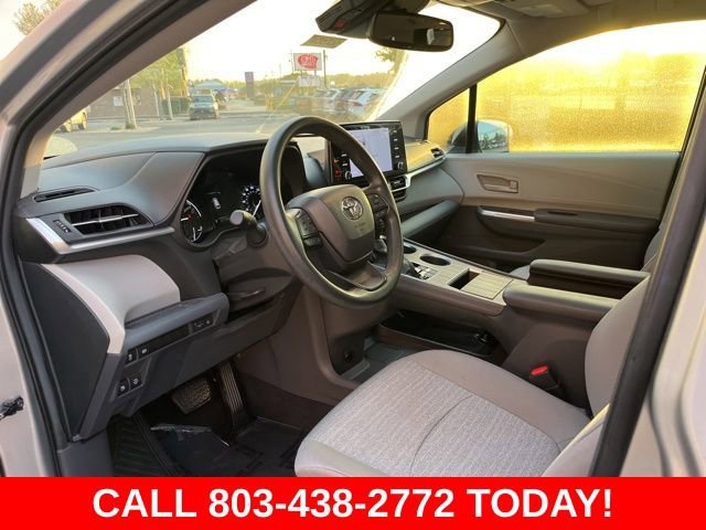 Used 2022 Toyota Sienna LE w/ LE Plus Package image 6